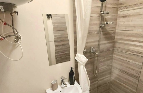 Avoti Apartment | Comfortable Apartment w/ Free Parking