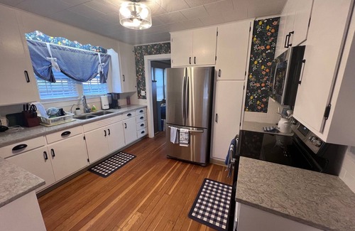 Bohners Lake Cabin | Comfortable Cabin ON Lake and 20 minutes to Ski Hill and Walk to Beach!