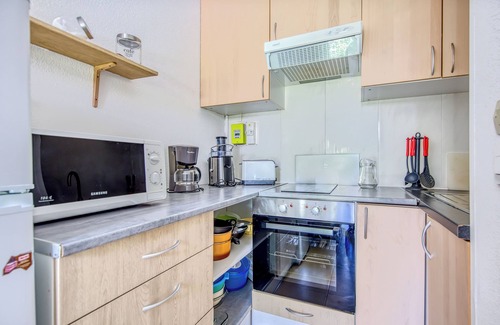 Hourtin Port House | Comfortable Chalet Near the Beach and Marina – Garden, Parking, Leisure Facilities