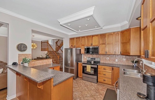 Cardinal Creek House | Comfortable, chic, 4 beds house in Orleans, calm, family oriented neighbourhood.