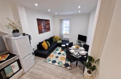 Watford Apartment | Comfortable City Haven flat
