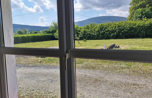 Aughris Cottage | COMFORTABLE COSY 3 BEDROOMED COTTAGE IN COUNTY SLIGO