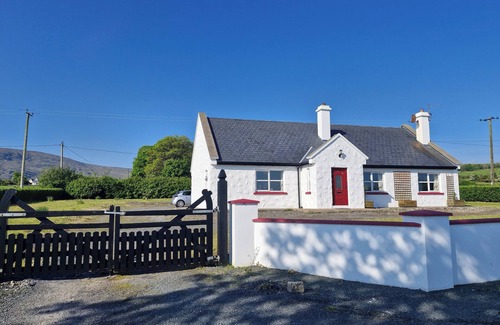 Aughris Cottage | COMFORTABLE COSY 3 BEDROOMED COTTAGE IN COUNTY SLIGO