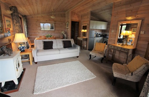 Romney Marsh Cottage | comfortable Cottage with Wooden Deck