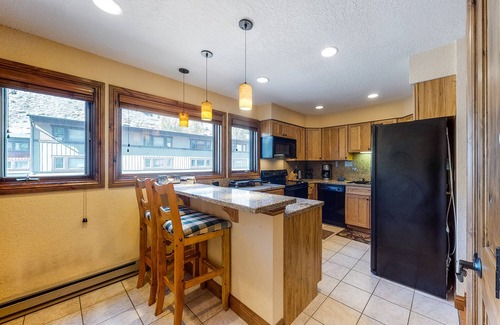 Intermountain House | Comfortable, family-friendly townhouse with mountain views and a full kitchen