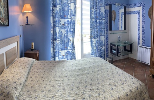 La Tranche-sur-Mer House | Comfortable country house 250m from the sea with large covered swimming pool