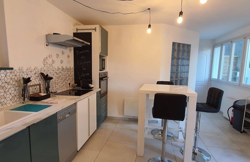 Chateaudun House | Comfortable gite with private jacuzzi