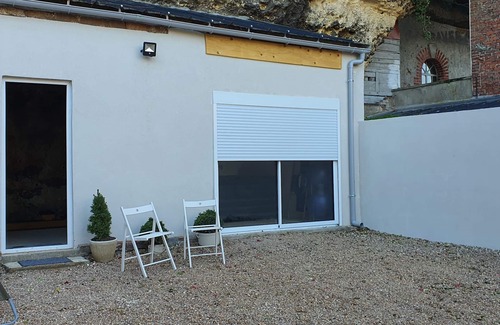 Chateaudun House | Comfortable gite with private jacuzzi