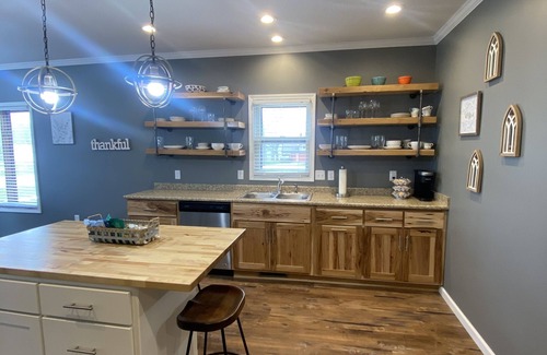 Laotto House | Comfortable home for the family, close to Fort Wayne, Auburn, Churubusco, Avilla