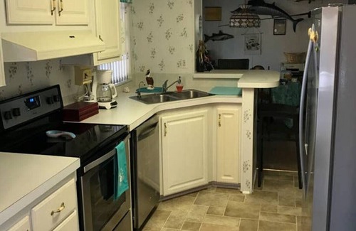 Sexton Cove Estates House | Comfortable home on a canal w/new private dock and ramp!