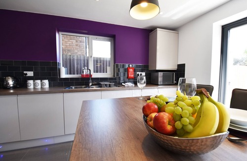 Leicester House | Comfortable home with mod cons in a peaceful area giving you a homely feel.