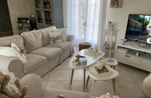 Thaims House | COMFORTABLE HOUSE with private pool and large landscaped garden