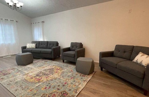 Terre Haute House | Comfortable, pet-friendly 2-bedroom in quiet cul-de-sac.