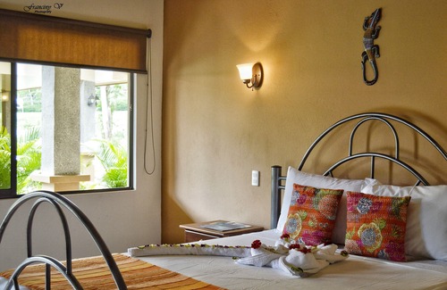 Tarcoles Hotel | Comfortable room with A/C Jacó Beach with pivate bathroom
