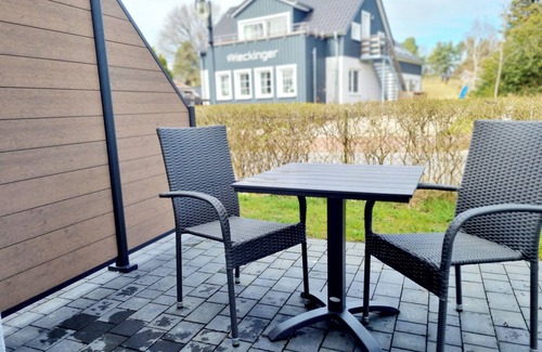 Wieck auf dem Darss Apartment | Comfortable room with garden access, modern furnishings and breakfast