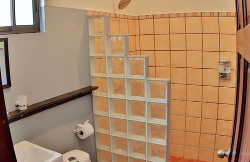 Potrero Hotel | Comfortable room with 2 beds in charming hotel in Potrero with pool - TV and AC