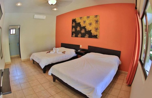 Potrero Hotel | Comfortable room with 2 beds in charming hotel in Potrero with pool - TV and AC