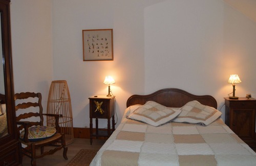 Montchevrier Bed & Breakfast | Comfortable rooms with shaded garden in a 19th-century farm near Châteauroux