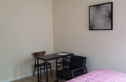 Tucker House | Comfortable rooms in a house - close to downtown Atlanta and hw (I-85 and I-285)