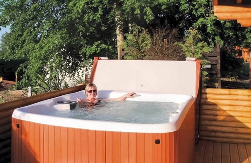 Kinclaven Ski Chalet | Comfortable semi-detached lodge with one double and one twin.