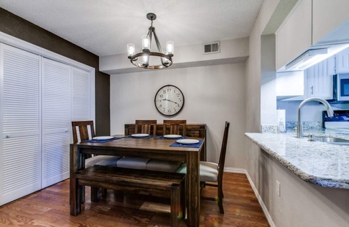 Far North Dallas Condo | Comfortable Southwest Living