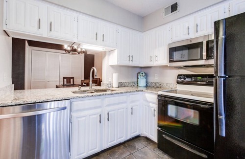 Far North Dallas Condo | Comfortable Southwest Living