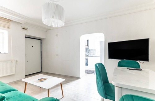 Besiktas Apartment | Comfortable Spacious Flat in Besiktas