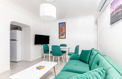 Besiktas Apartment | Comfortable Spacious Flat in Besiktas