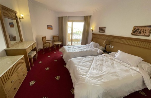 Al Haram House | Comfortable stay with amazing view of the great pyramids of Giza. with breakfast