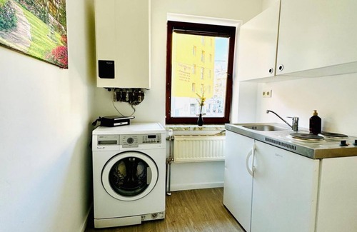 Grinzing Apartment | Comfortable Stay Shared Apart 10 Mins to FAC Platz