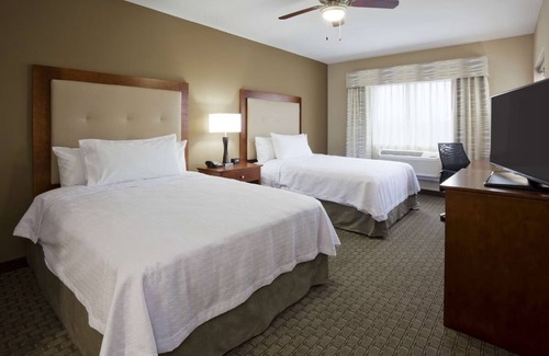 Kutzky Park Hotel | Comfortable Stay with Pool Access and Kitchen! Pets Allowed Here