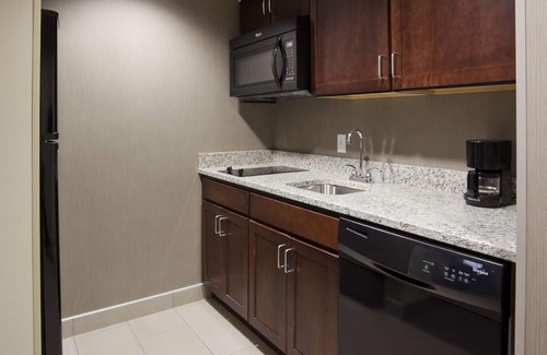 Kutzky Park Hotel | Comfortable Stay with Pool Access and Kitchen! Pets Allowed Here