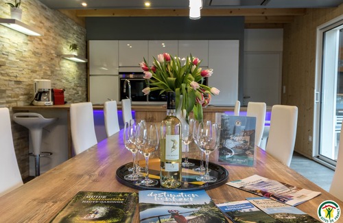 Saint-Mamet House | Comfortable villa, air conditioning, 3 bedrooms, 3 bathrooms, garden