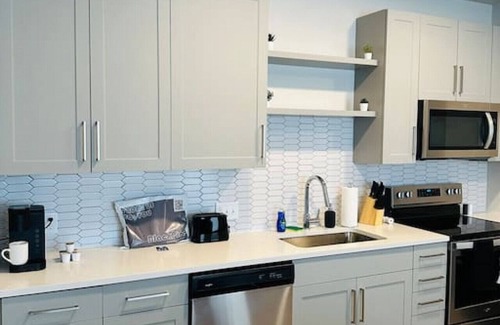 Dupont Apartment | Comfy 1BR w/Gym & Pool!