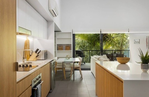 Newmarket Apartment | Comfy 2-Bed with BBQ & Close to the Train Station