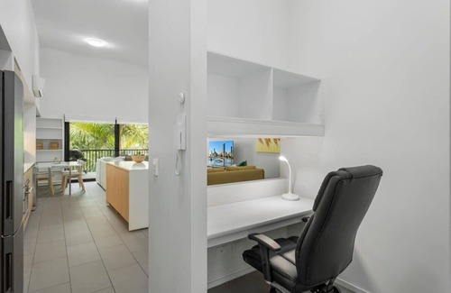 Newmarket Apartment | Comfy 2-Bed with BBQ & Close to the Train Station