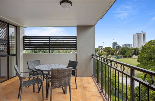Brisbane Apartment | Comfy 2-Bedroom Family Apartment with Free Parking