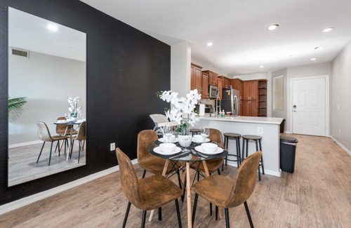 Tempe Apartment | Comfy 2BR-Pool,Parkng NearASU Mill Ave&Cmelbck Mtn