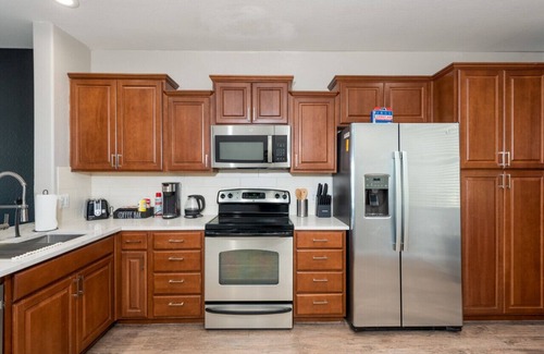 Tempe Apartment | Comfy 2BR-Pool,Parkng NearASU Mill Ave&Cmelbck Mtn