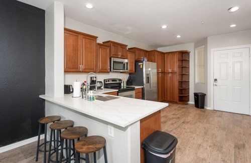 Tempe Apartment | Comfy 2BR-Pool,Parkng NearASU Mill Ave&Cmelbck Mtn