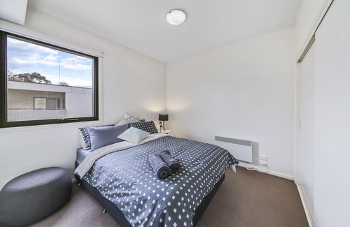 Kensington Apartment | Comfy 2BR Suite Near Flemington Races, FREE Parking