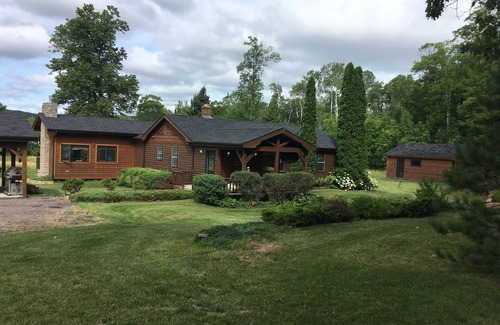 Bayfield House | Comfy 4 BR 2 bath home for outdoor getaway in Bayfield/Apostle islands area.