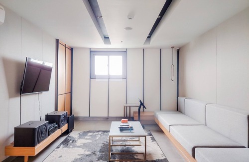 Pondok Aren House | Comfy And Minimalist Studio At Embarcadero Bintaro Apartment