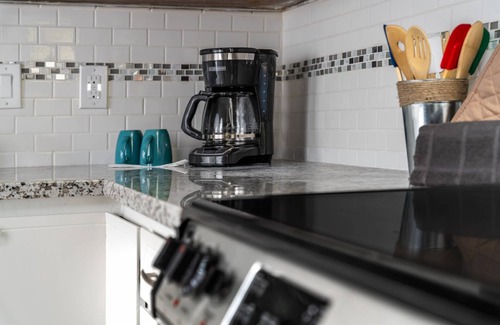 Beaverton Condo | Comfy and Quiet Retreat, Next to Parks and Trails, Single Level Design, BBQ, 11 Miles to Portland