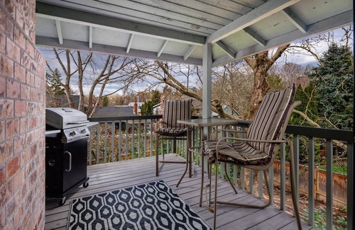 Beaverton Condo | Comfy and Quiet Retreat, Next to Parks and Trails, Single Level Design, BBQ, 11 Miles to Portland