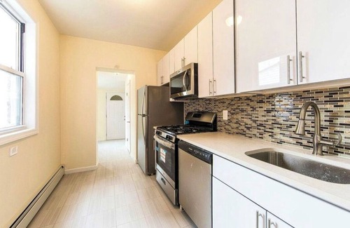 East Flatbush House | Comfy Bedroom in Gorgeous NEW 2 Floor House!