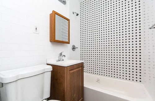 East Flatbush House | Comfy Bedroom in Gorgeous NEW 2 Floor House!