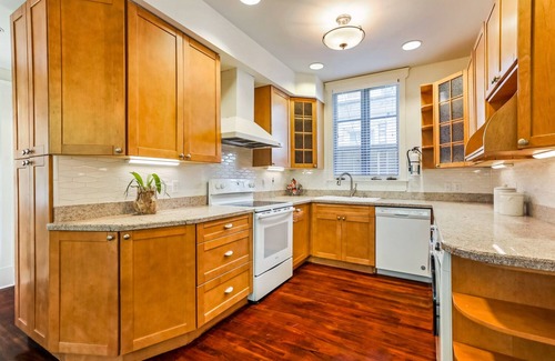 Treme House | Comfy Esplanade Ave Victorian