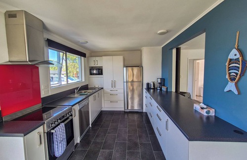 Hokitika House | Comfy family home, stay at our retreat on Brittan St!