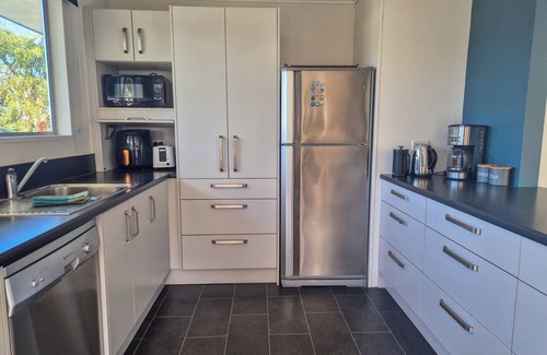 Hokitika House | Comfy family home, stay at our retreat on Brittan St!